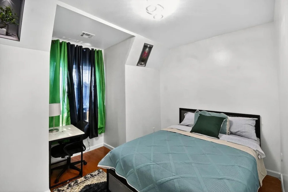 607 Massive 5 Bedroom Close to NYC