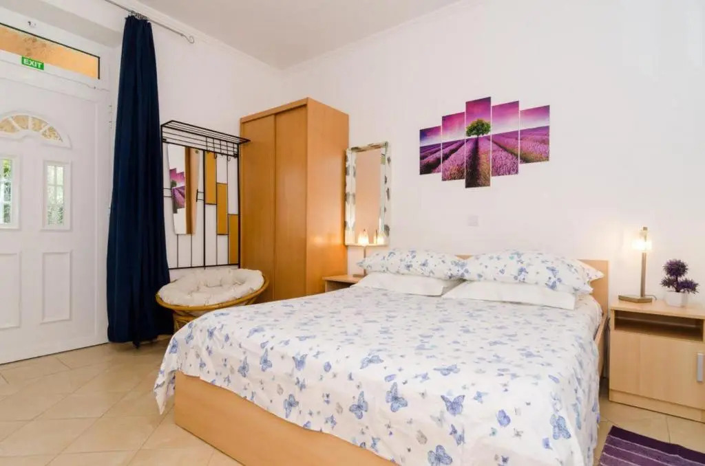 Apartments & Room Frane