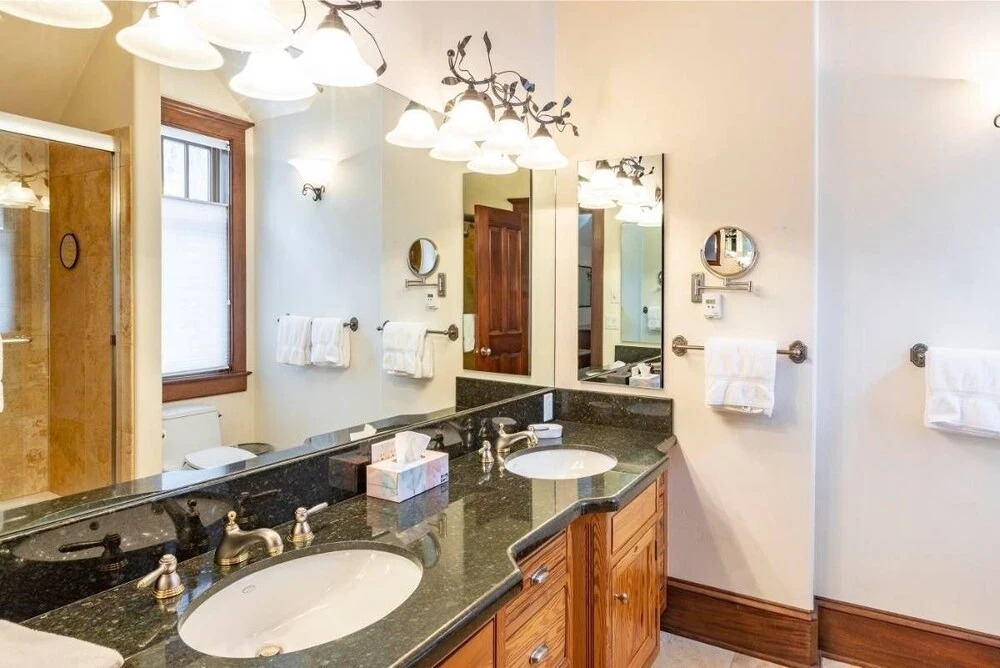 Manley  (381887) 4 Bedroom Home by RedAwning