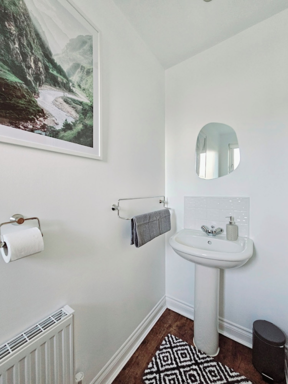 Modern 5 Bed Townhouse with Free Parking