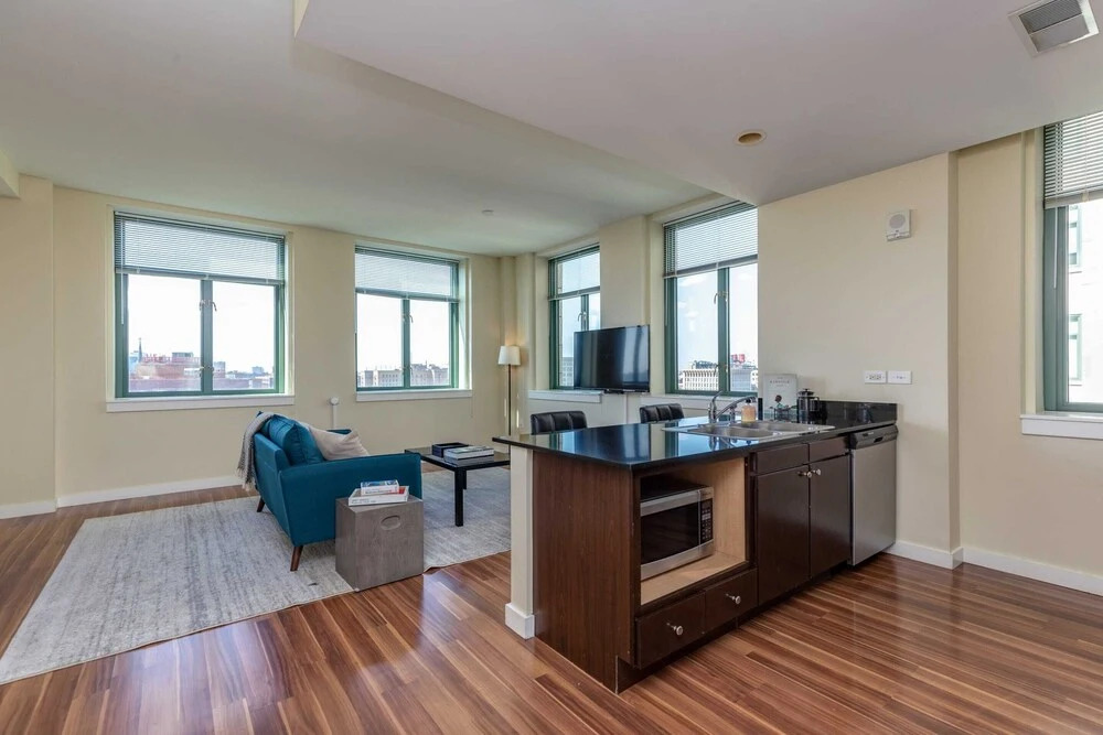 Spacious DT 2BR With Free Parking by Zencity