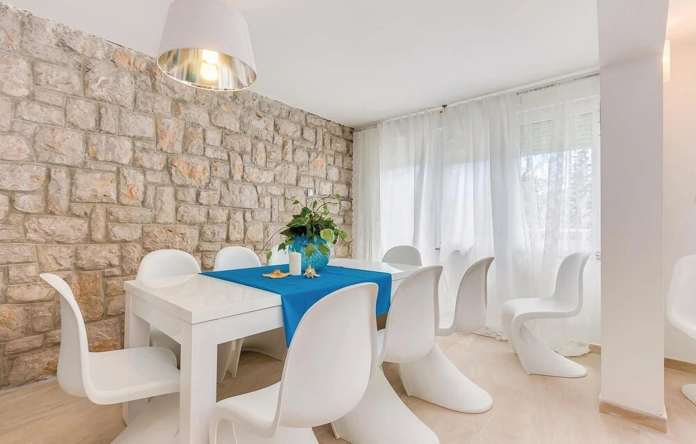 Amazing Home in Novi Vinodolski With Wifi and 6 Bedrooms