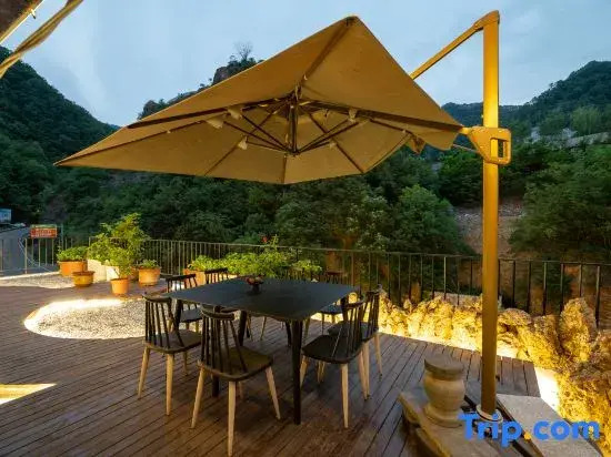 Chongdu ditch traces of Fengqi Lishe B&B