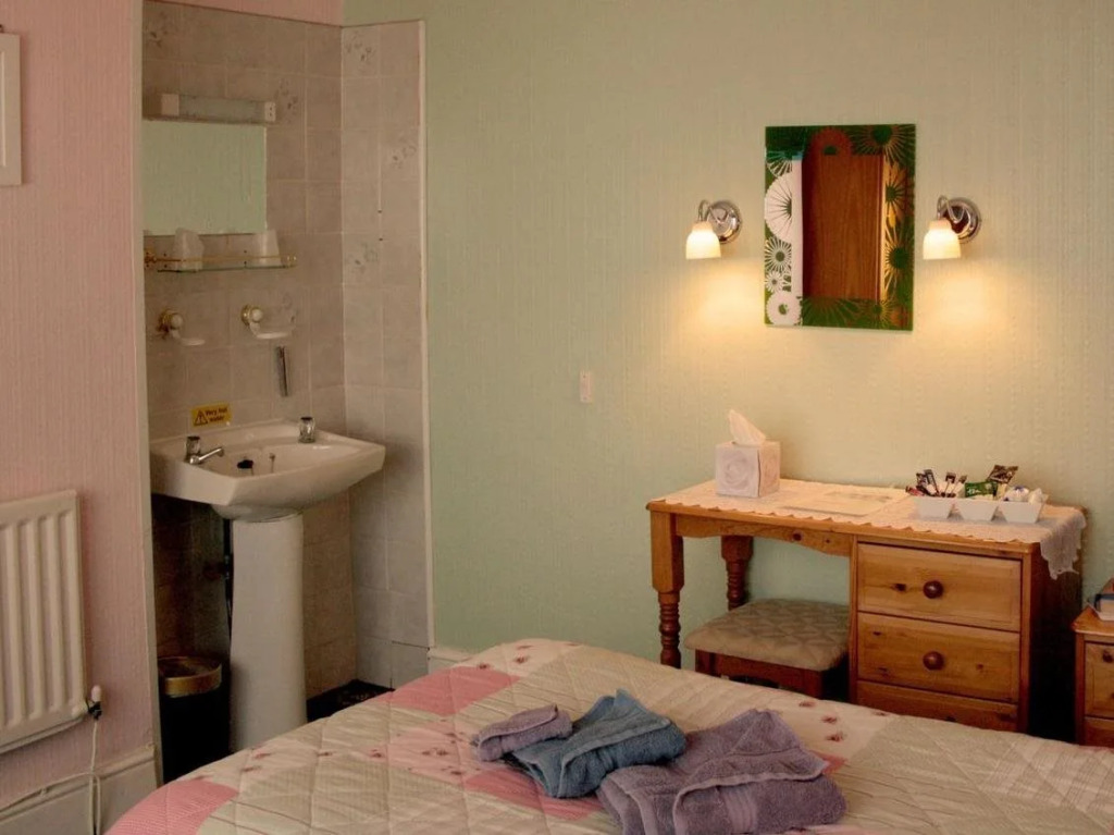 Devon View Guesthouse Swansea
