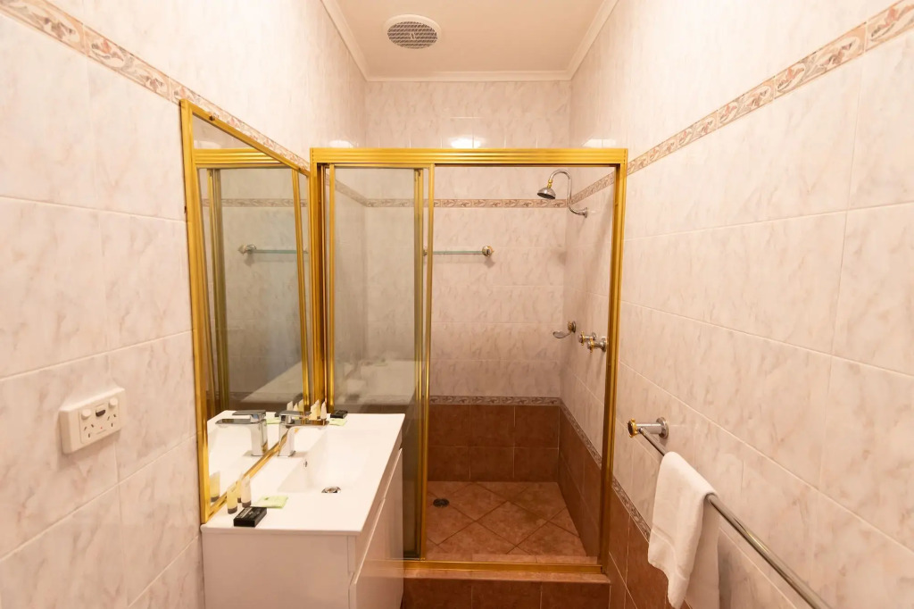 Harp Hotel