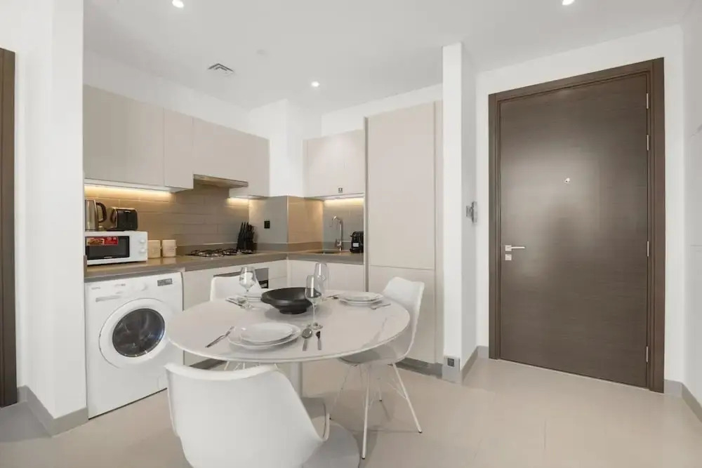 Modern 2BR Retreat Creek Vistas Scenic Views