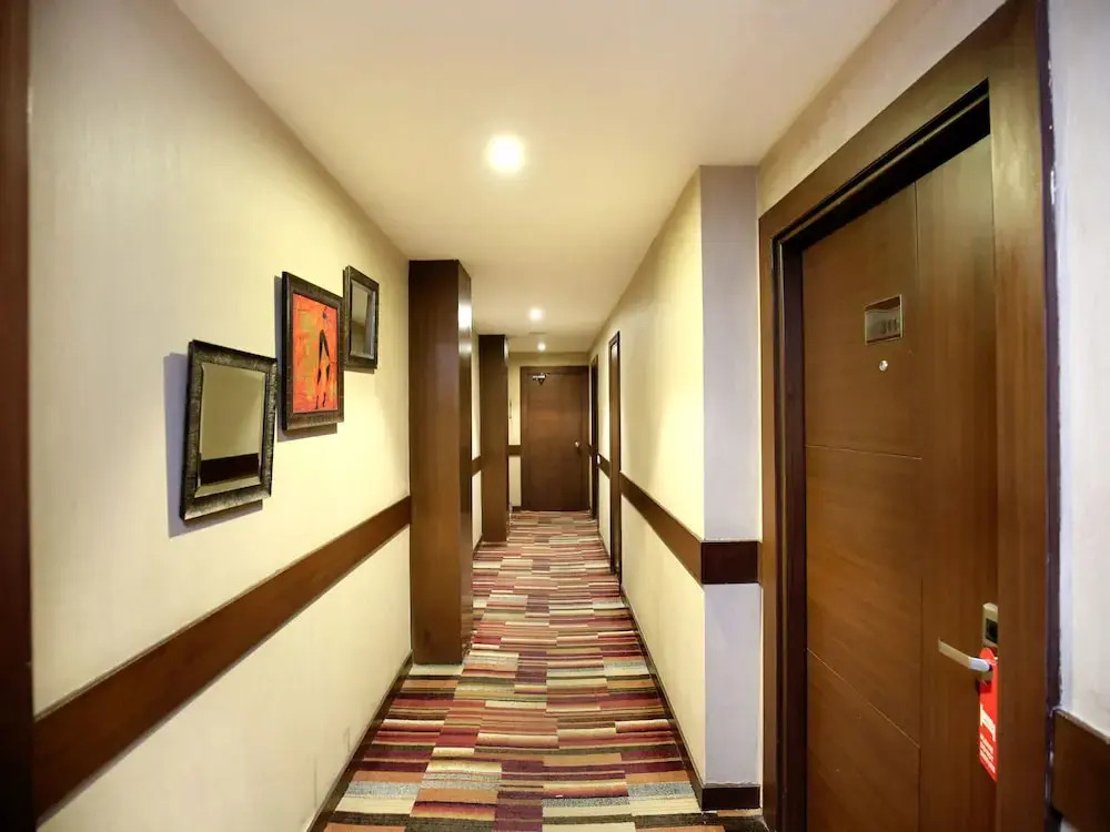 OYO 15134 Hotel Downtown