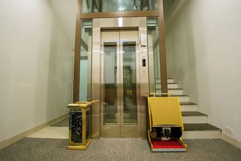 AZOMA hotel