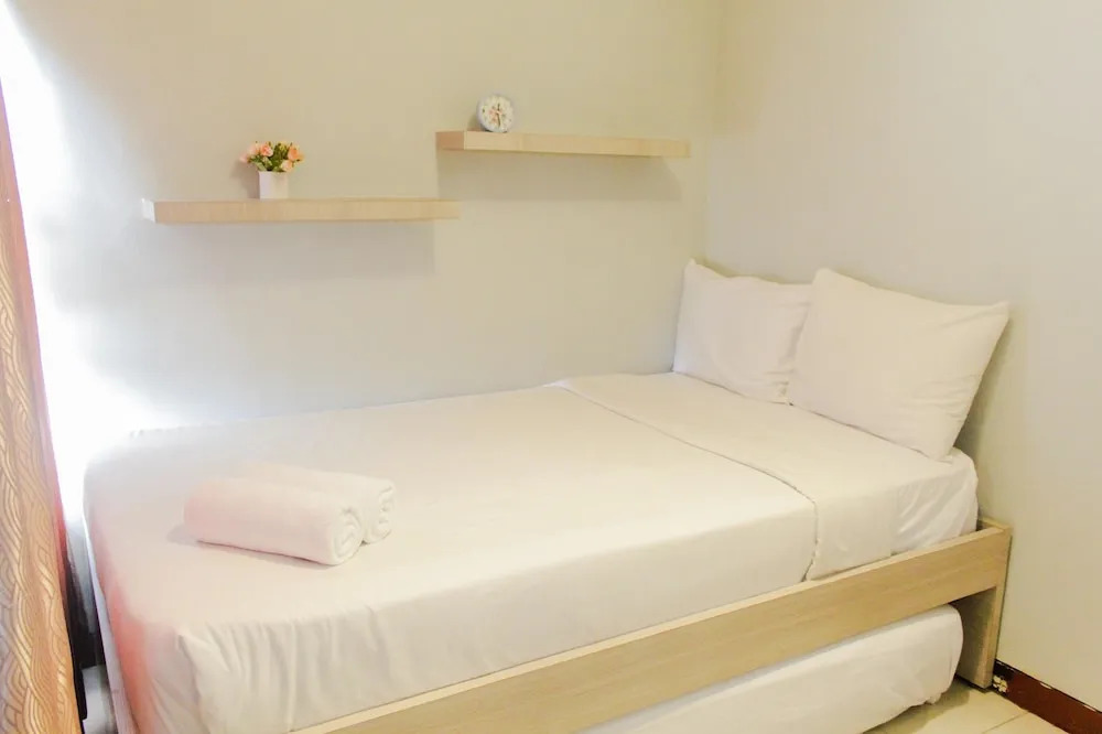 Fresh And Bright Studio Room At Nifarro Park Apartment