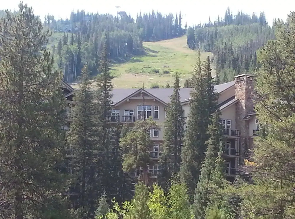 Luxury 1-Bedroom Ski-In Out Condo with Slopeside Heated Pool, No cleaning Fee 1 Condo by RedAwning