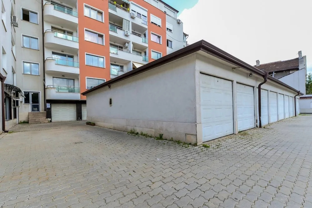 FM Deluxe 1-BDR Apartment with Parking - The M Place