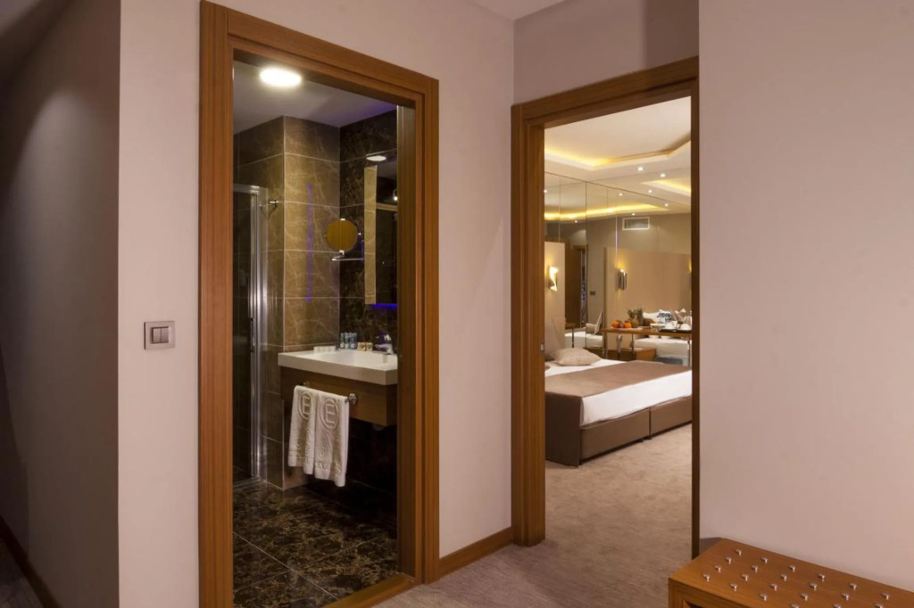 MAJURA HOTEL BUSINESS