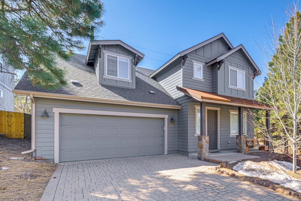 Family Home w/ Game Room, 3 Mi to Dtwn Flagstaff