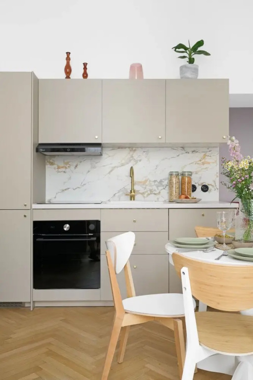 oompH Warsaw Central Vintage Apartment