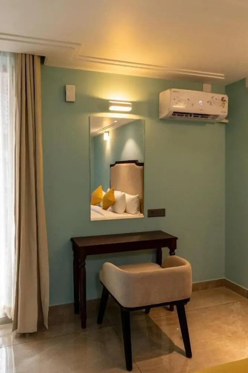 Saravana Grand Suites - A Unit of Saravana Bhavan Veg Tables Kochi