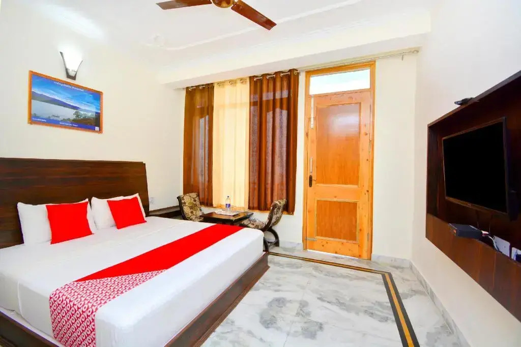Vivek Palace Deluxe by OYO Rooms