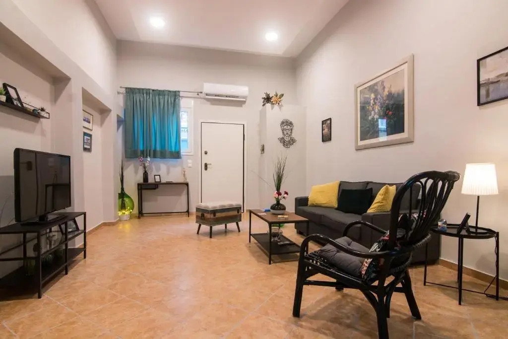 Loft renovated flat 5' from the old town Corfu