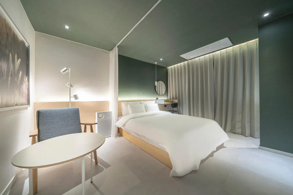 Croissant Hotel Guri by Anook