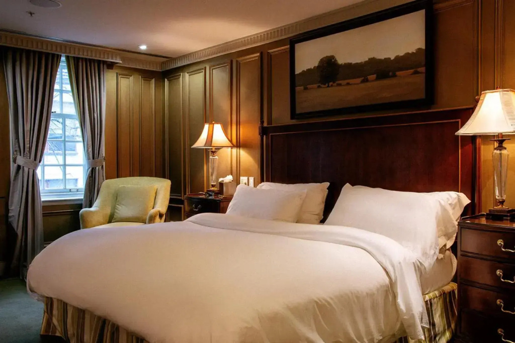 Windsor Arms Hotel
