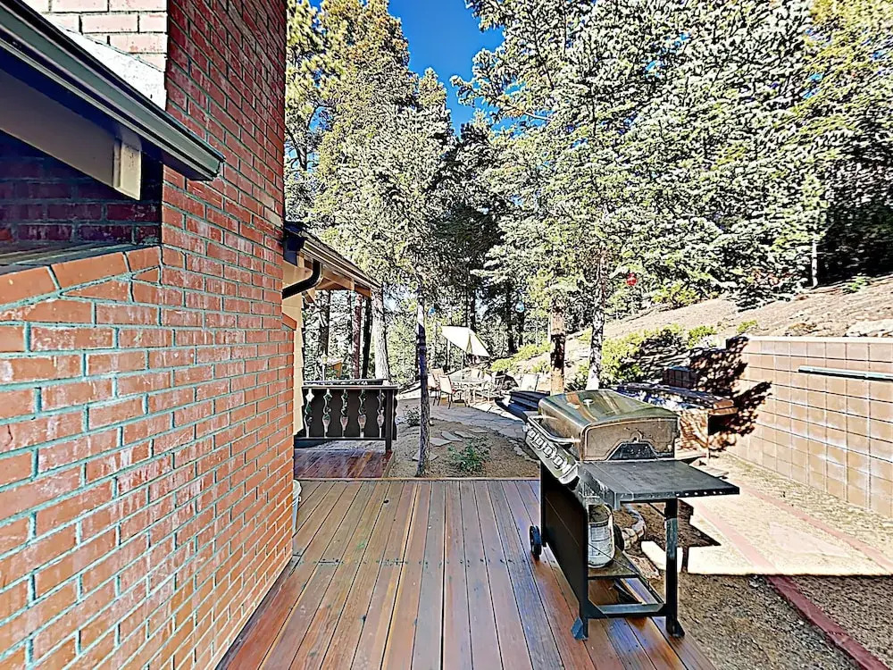 New Listing! All-suite Forest W/ Hot Tub 3 Bedroom Home