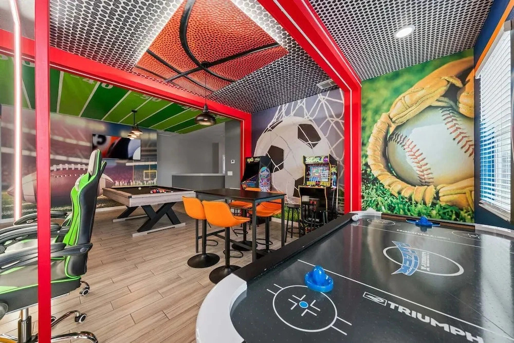 Big Family Home! Game Room Sleeps 26