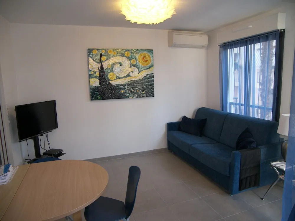 Deluxe 2-bedroom apartment Palais Nastia
