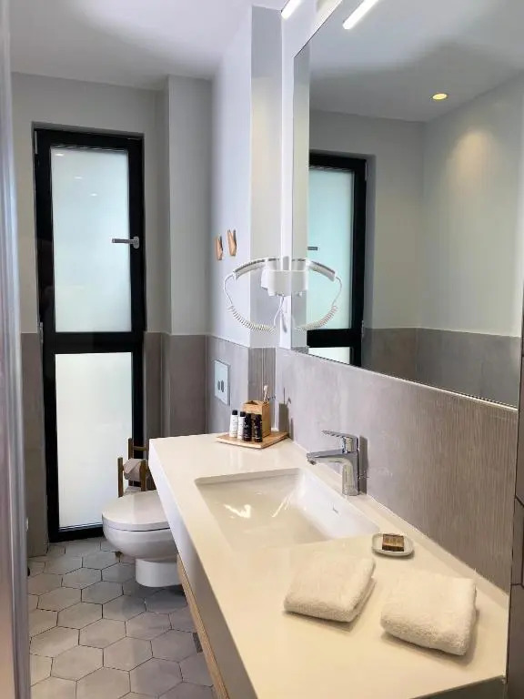 EOS Luxury Suites