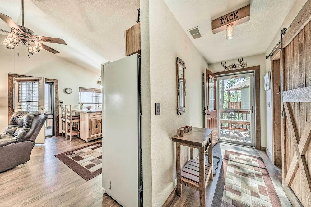 Cozy & Modern Ruidoso Cabin w/ Stellar Views!