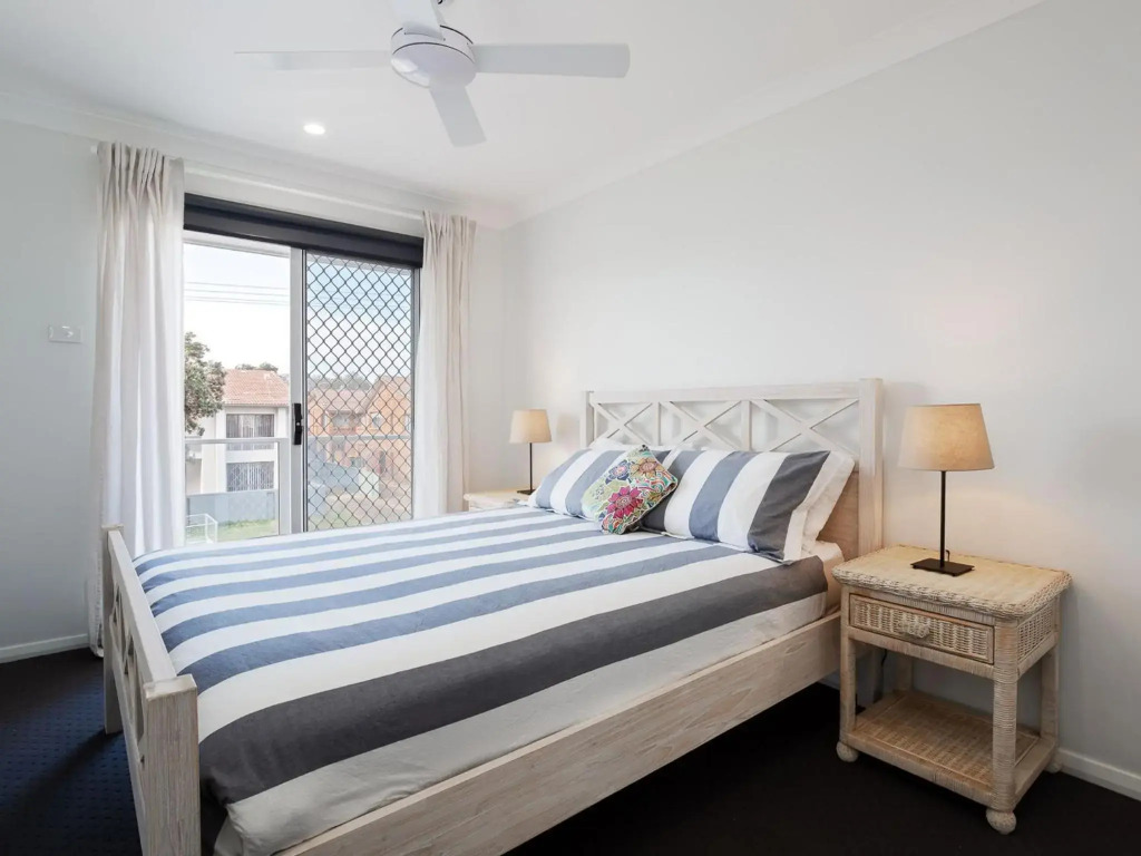 Birubi Breezes 2 Large Duplex with Air Conditioning WI FI and only 5 minute walk to the beach