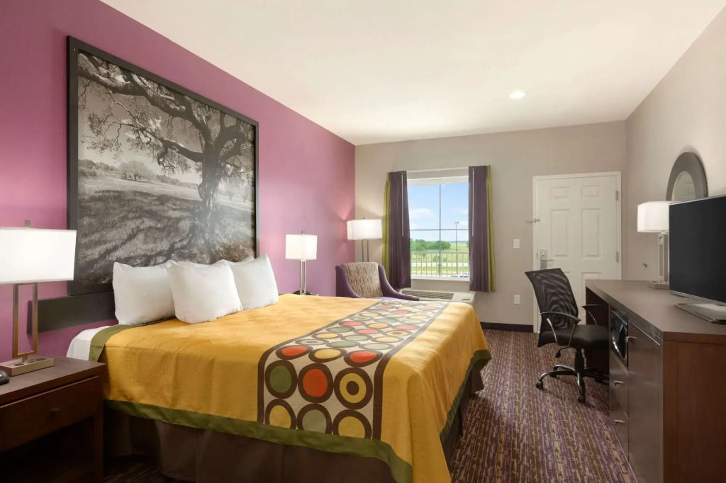 Super 8 by Wyndham Carrizo Springs