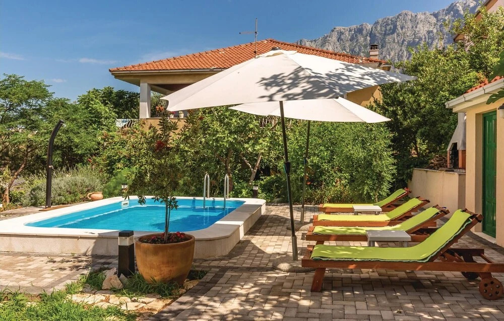 Beautiful Home in Makarska With Wifi and 2 Bedrooms
