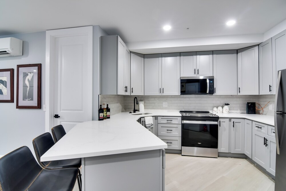 Walkable Townhome in the Heart of Central City!