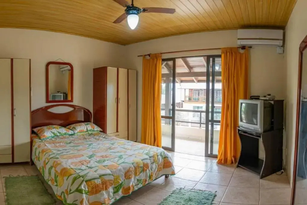 Casa 100m da praia, 10 pessoas, 3 quartos