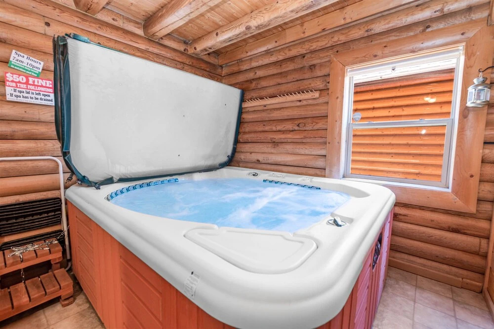 Goldilocks Cabin - Real Log Style Cabin, Premium Location, Close To Bear Mountain With Hot Tub! 2 Bedroom Cabin
