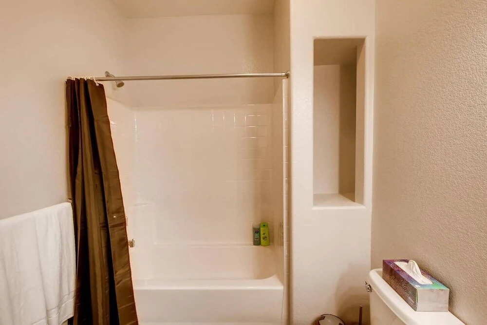 #1 Location - Fast WIFI - Work Area - 2BR/2.5 Bath - Free Parking (FV1)