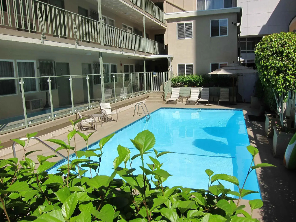 Hollywood Orchid Suites