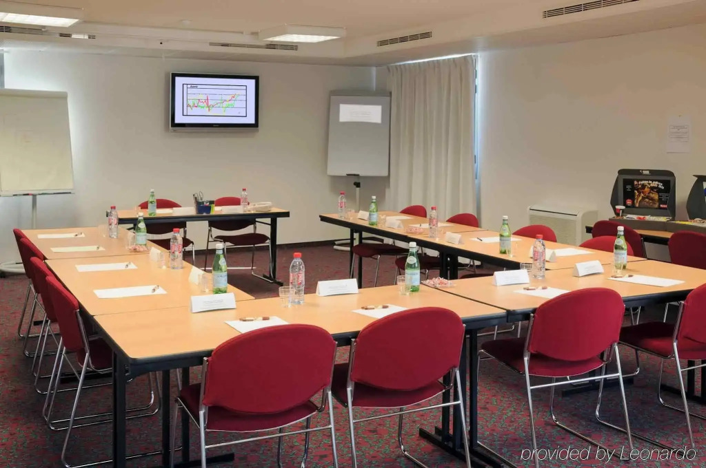 IBIS Cannes Mouans Sartoux Piscine parking gratuit