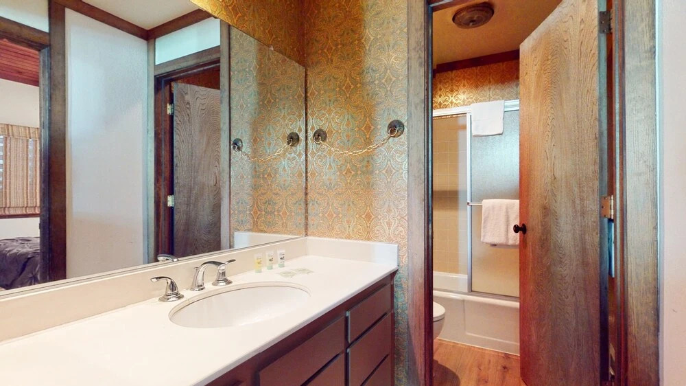 Mammoth West 124 Spacious Condo great for large group, Walk to Canyon by RedAwning