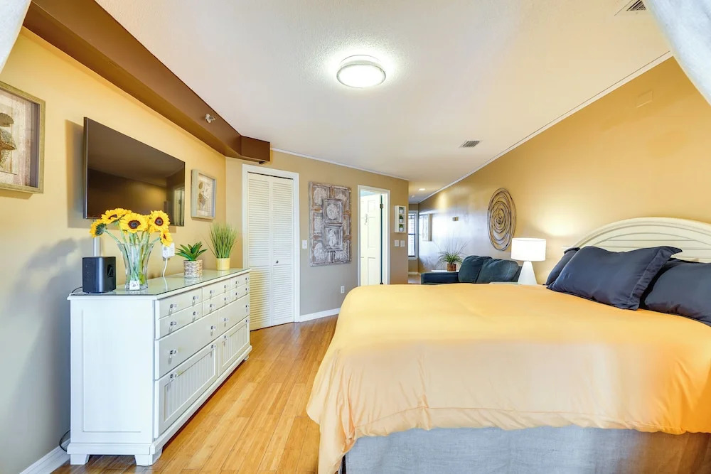 Charming Panama City Studio w/ Community Pool!