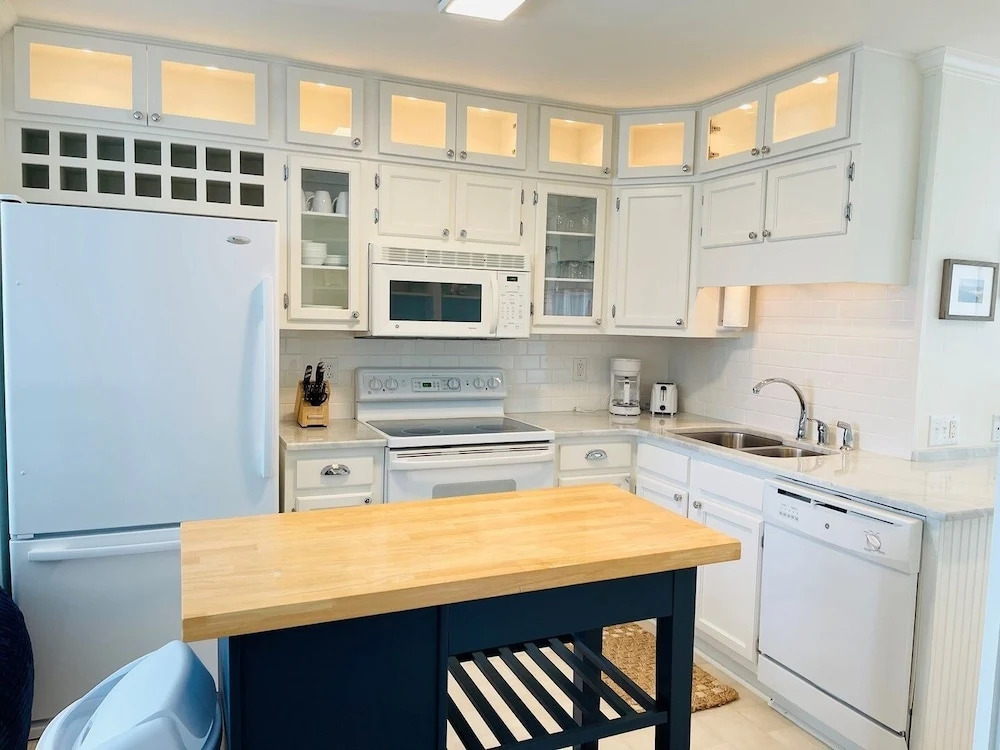 The Skipper 2 Bedroom Condo by RedAwning