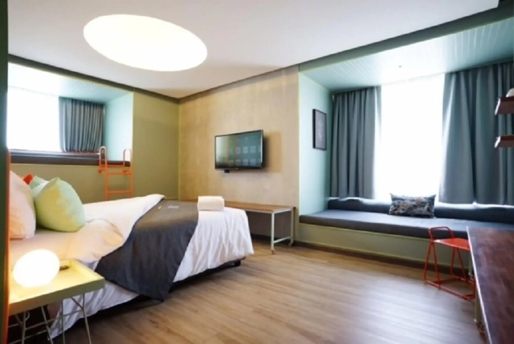 Samsen Street Hotel