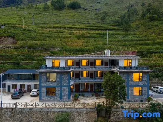 Tinas Youth Hostel