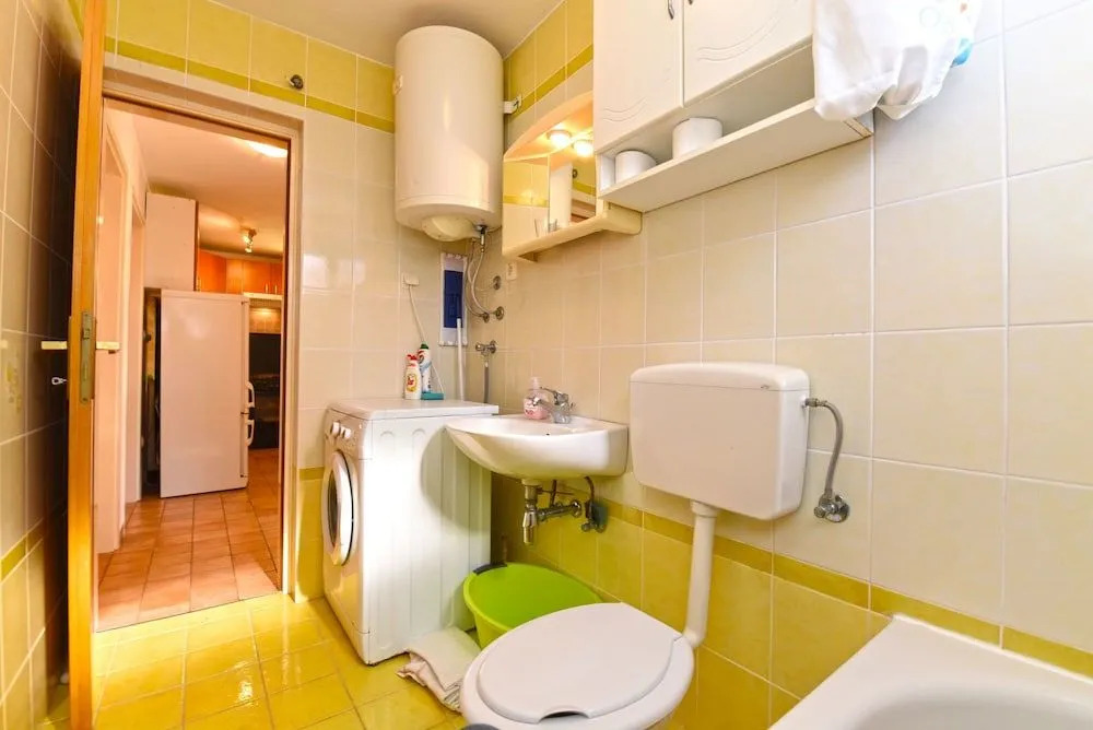 Apartment 1562