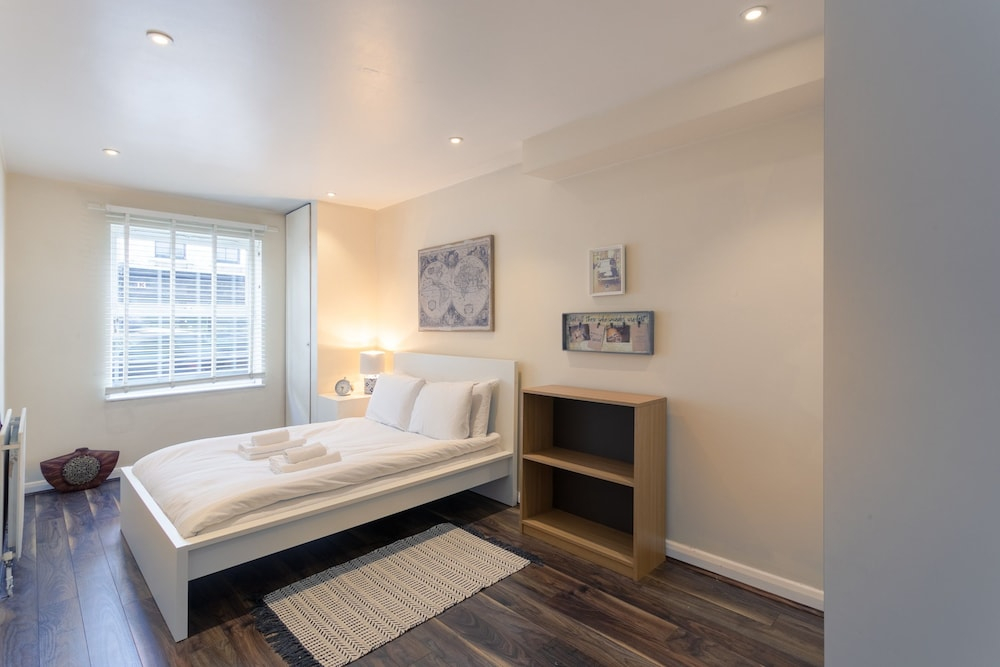 Stylish 4 Bedroom Property in East London
