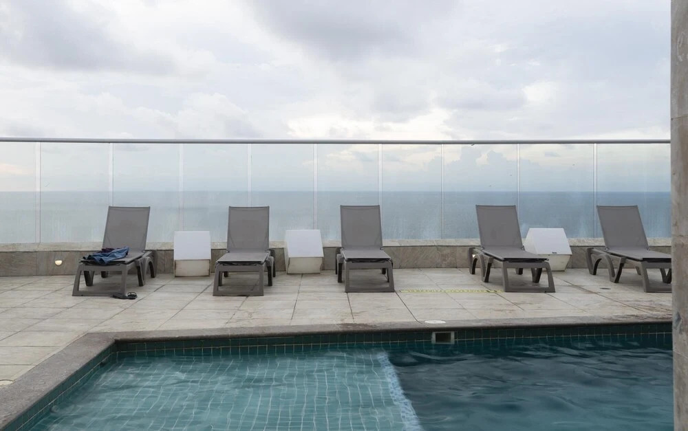 Relaxing 1 BR Beachfront Apartment w Wifi and Pool