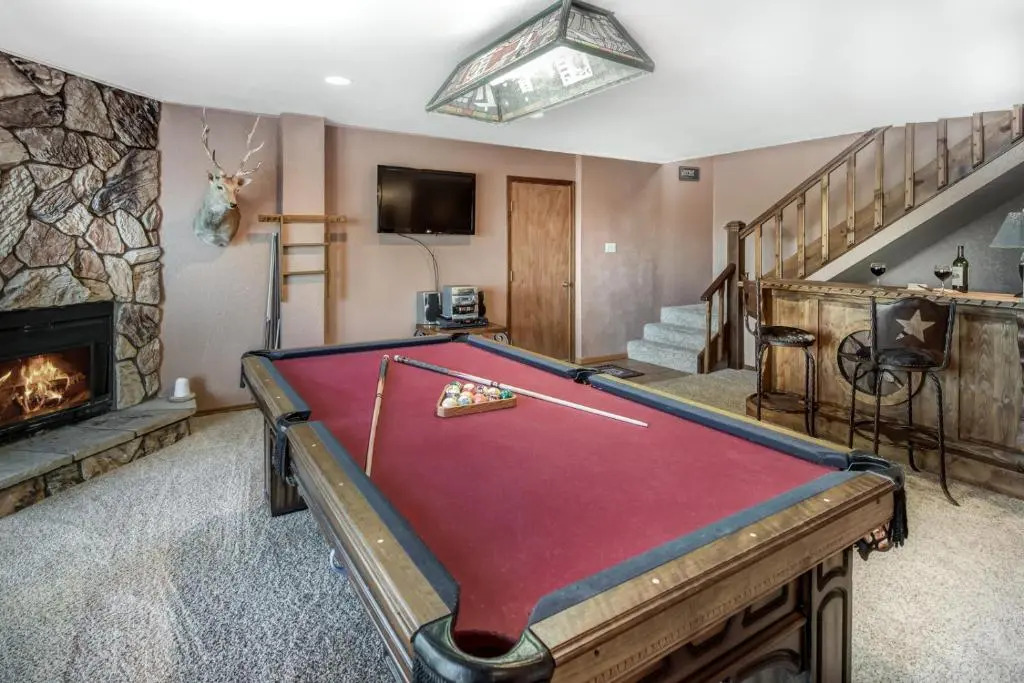 2 Sisters Mountain Home, 3 Bedrooms, Sleeps 10, View, Game Room, Hot Tub
