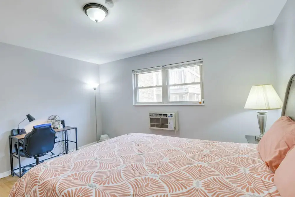 Chicago Vacation Rental Condo: 11 Mi to Downtown