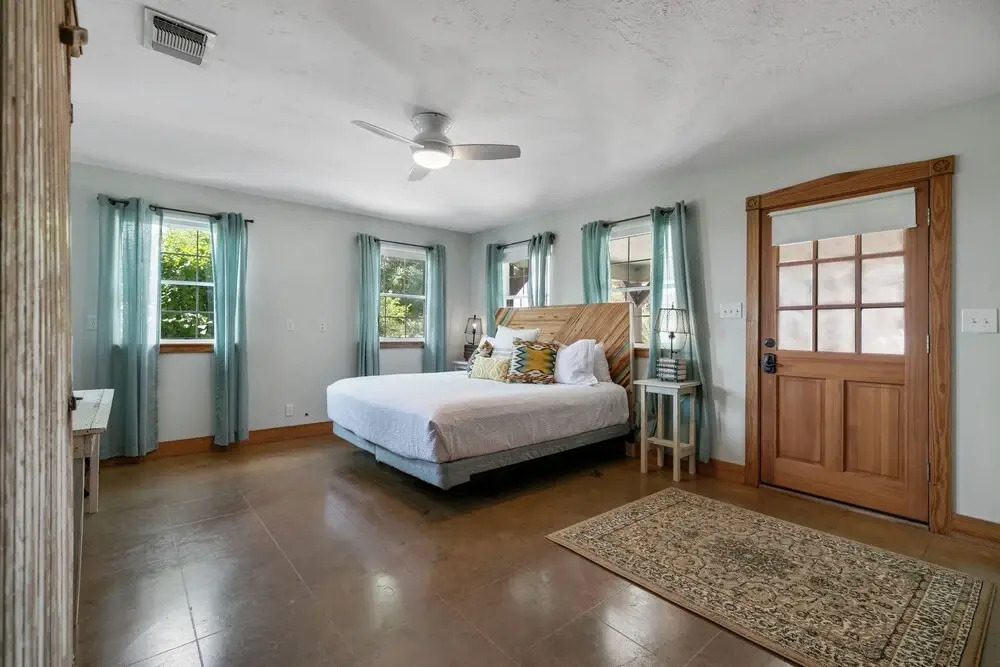 New! Gorgeous Home W/grill&views!