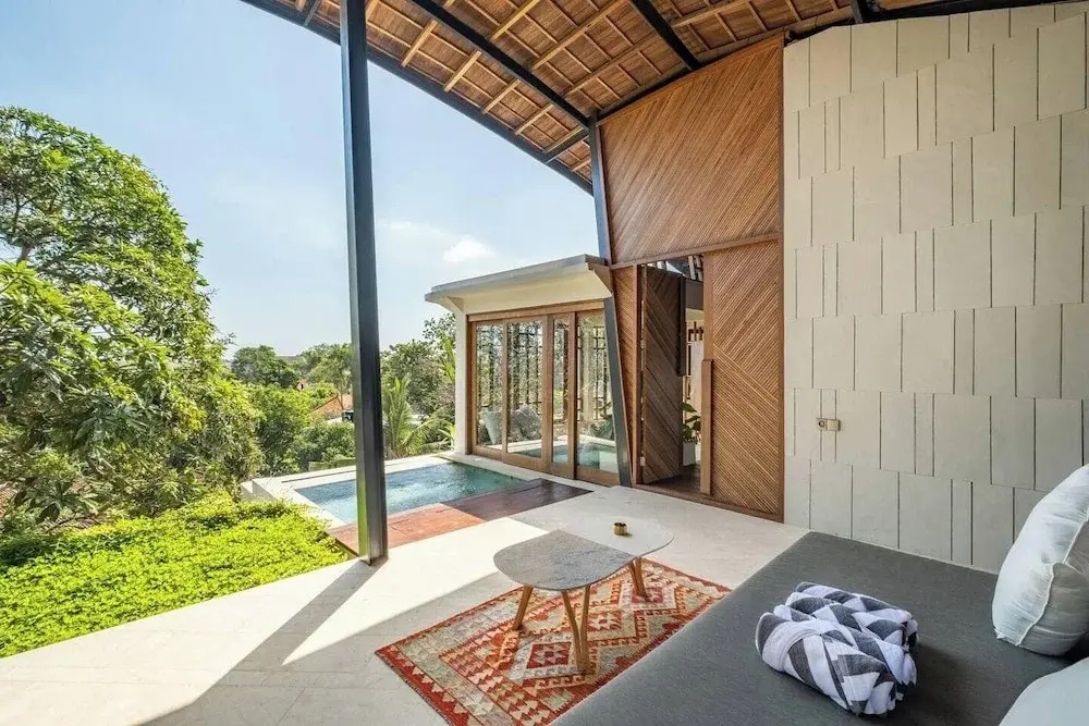 Gorgeous 2-br Penthouse, 800m to the Beach