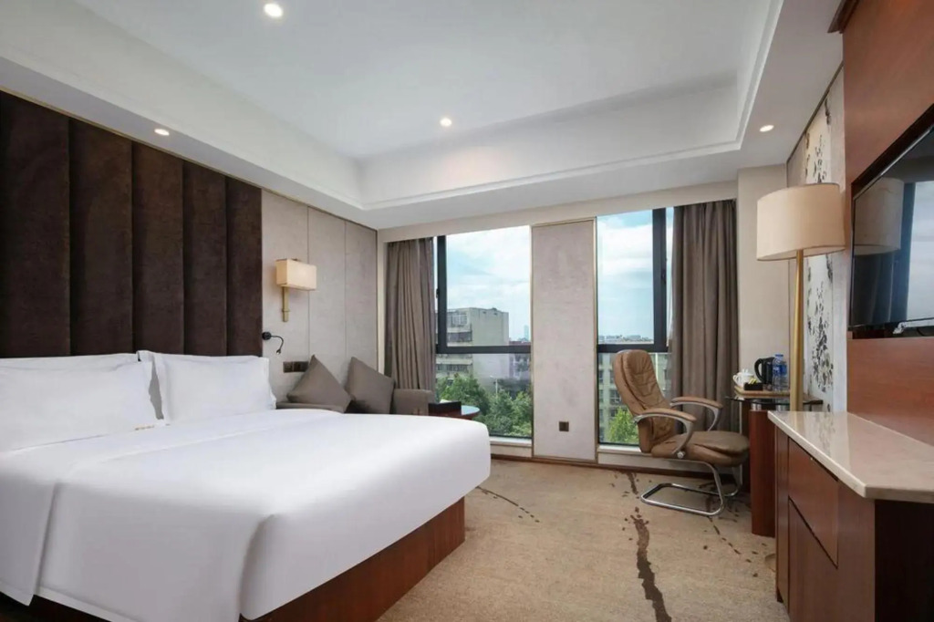 Shangyue Light Luxury Hotel (Changsha South Railway Station Desiqin Plaza)